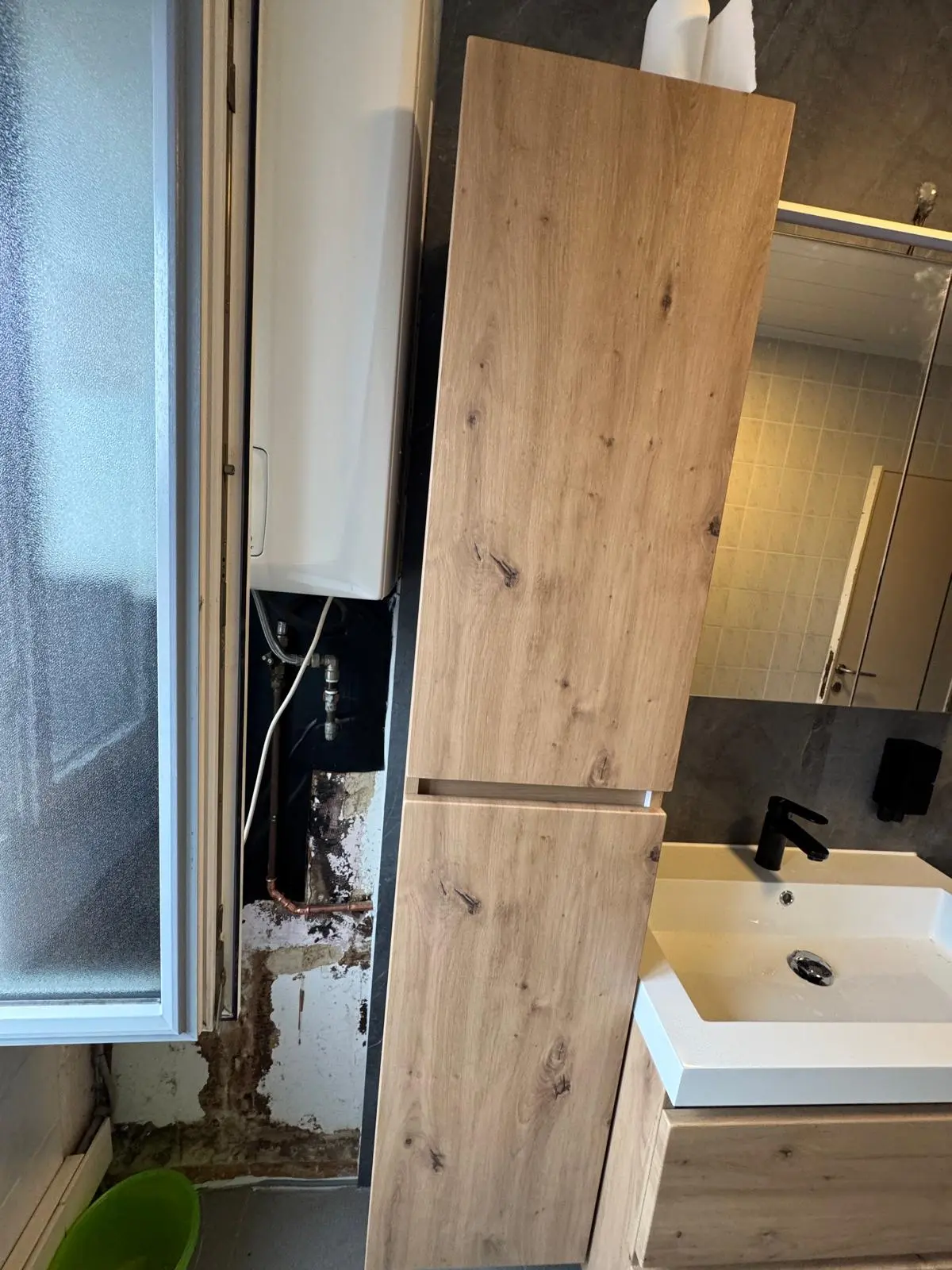 Situatie vóór de renovatie — antislipvloer, drempelloze douche, inloopdouche
