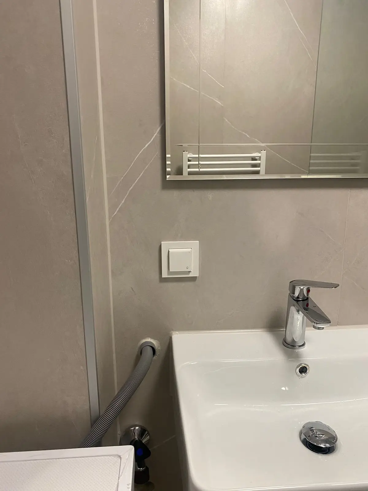 Resultaat na de renovatie: drempelloze douche, antislipvloer, inloopdouche