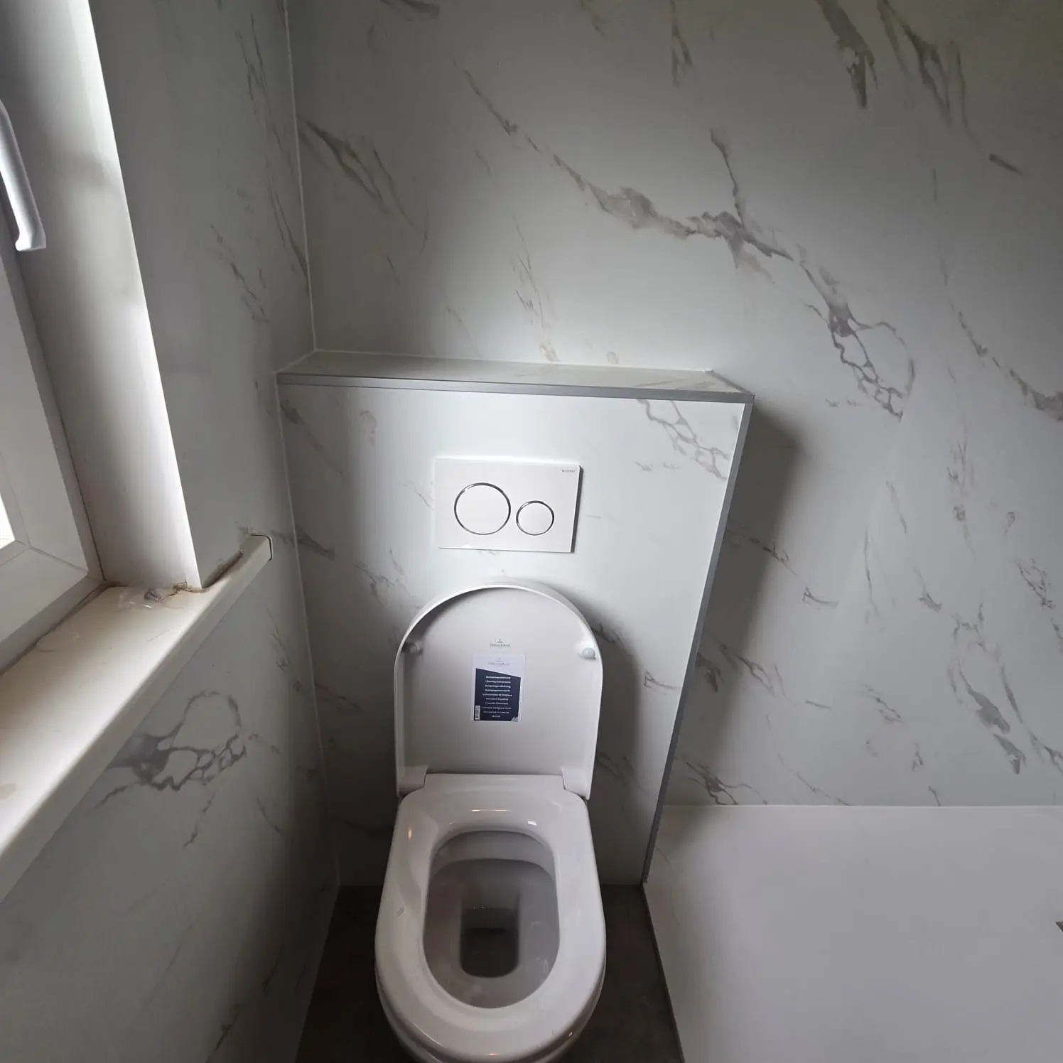 Resultaat na de renovatie: drempelloze douche, antislipvloer, inloopdouche