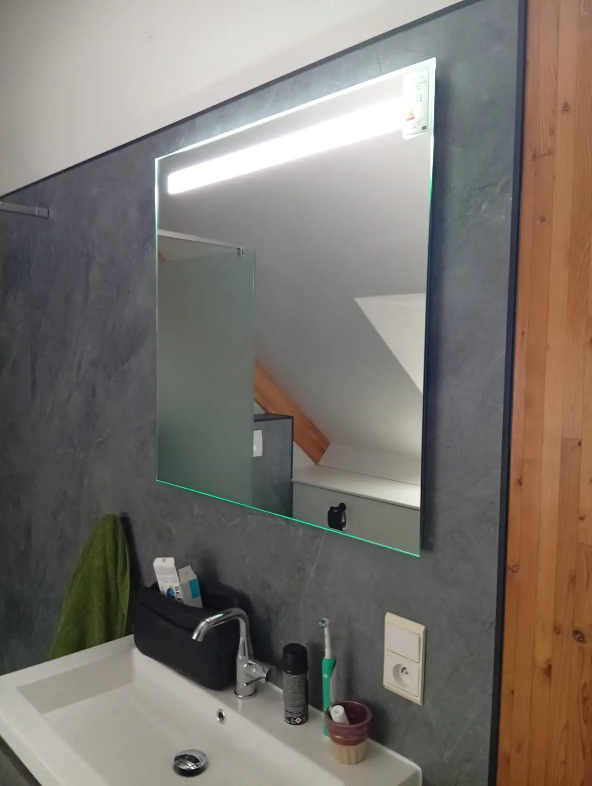 Resultaat na de renovatie: drempelloze douche, antislipvloer, inloopdouche