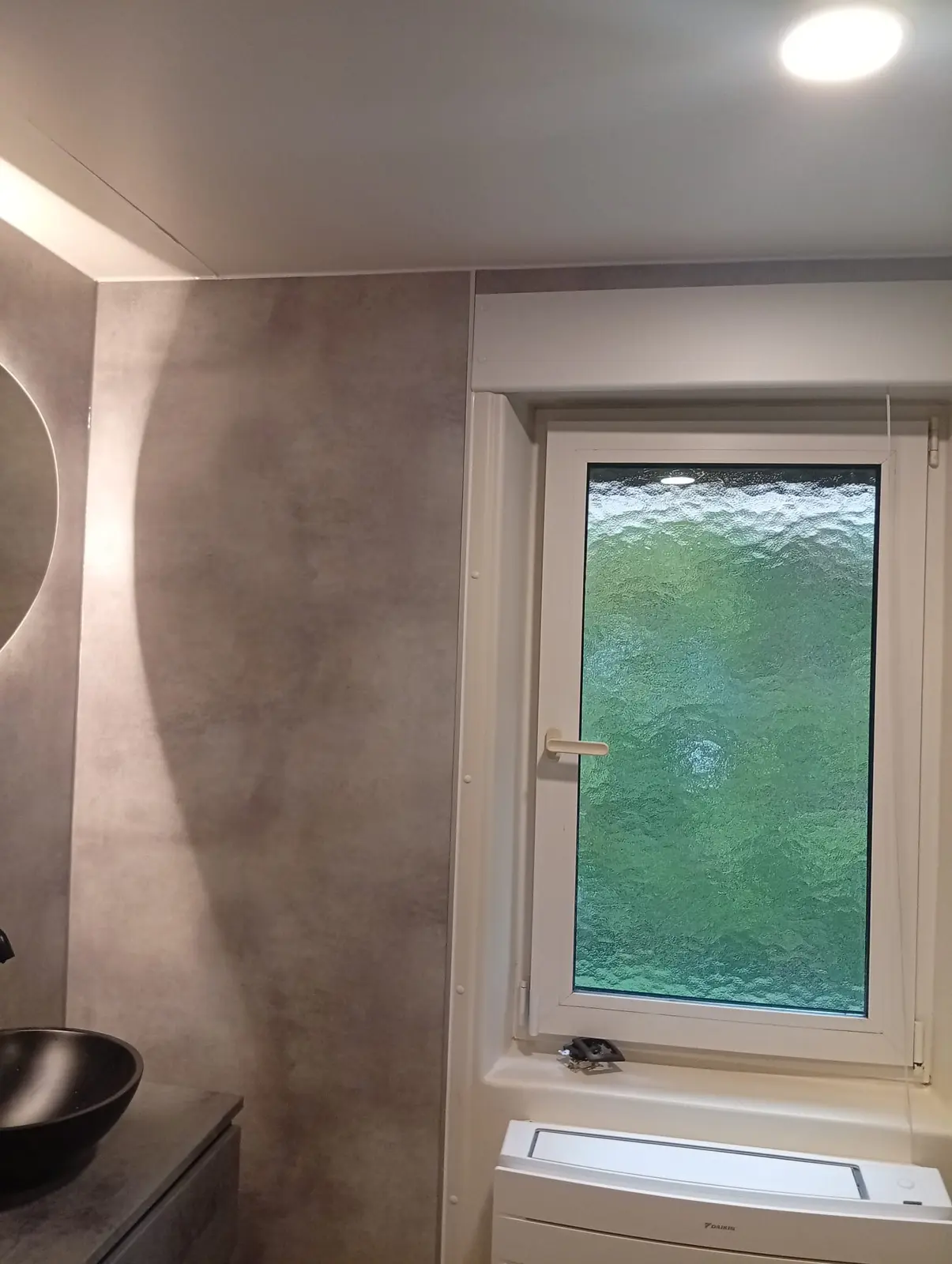 Resultaat na de renovatie: drempelloze douche, antislipvloer, inloopdouche