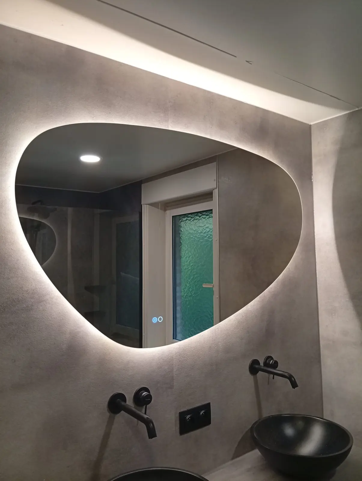 Resultaat na de renovatie: drempelloze douche, antislipvloer, inloopdouche