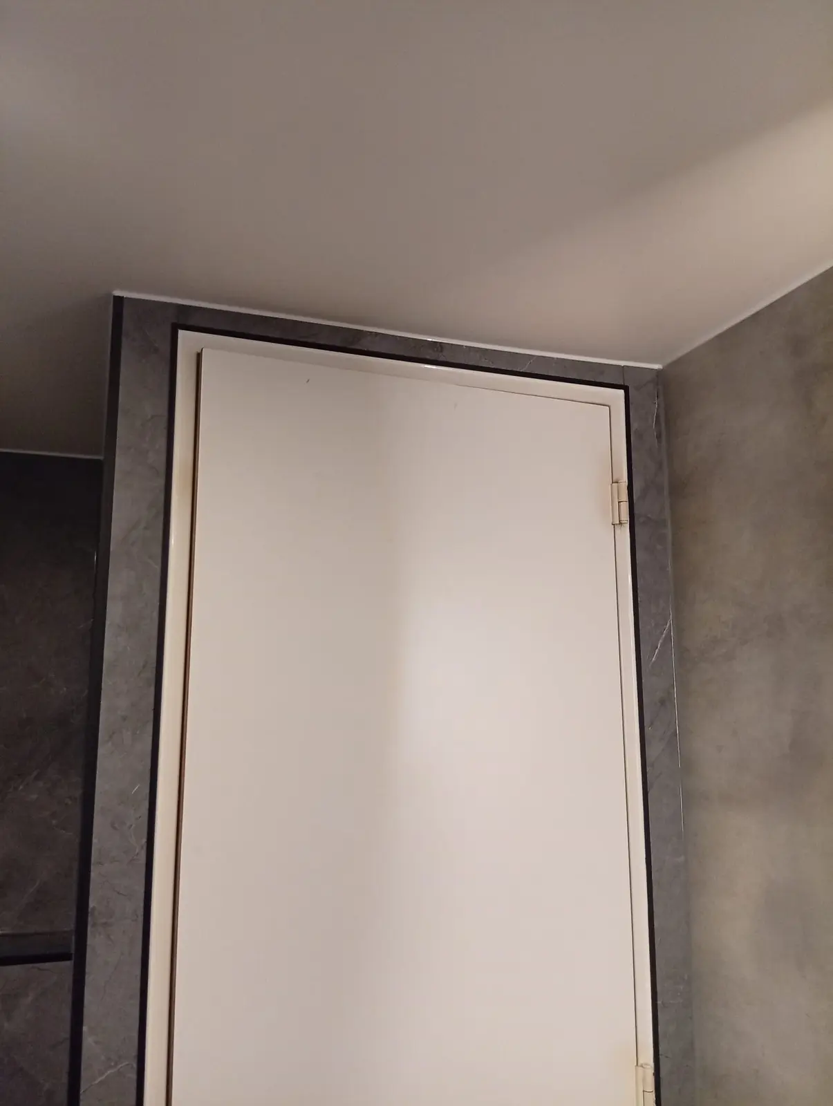 Resultaat na de renovatie: drempelloze douche, antislipvloer, inloopdouche