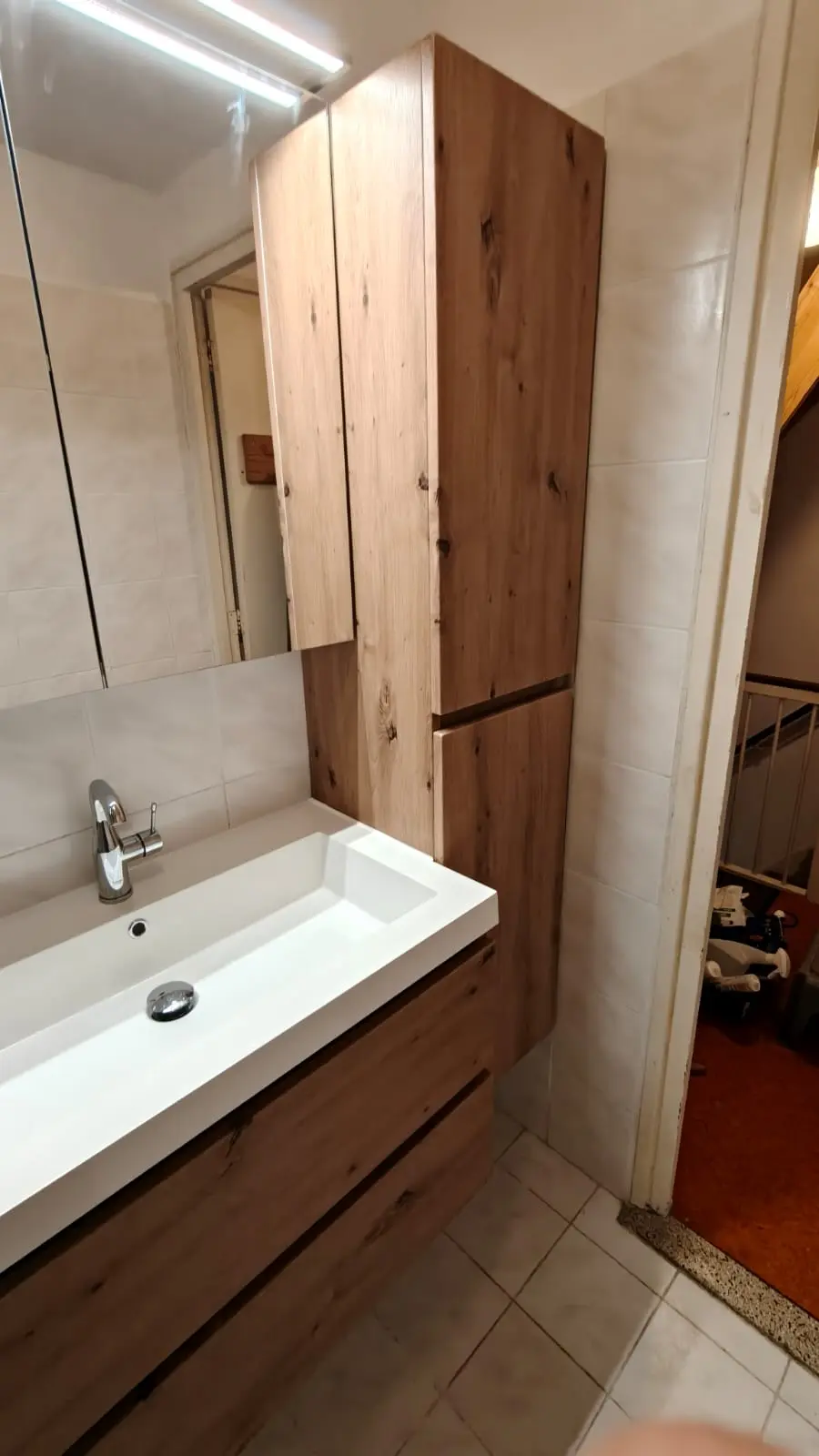 Resultaat na de renovatie: wandbeugels, antislipvloer, drempelloze douche